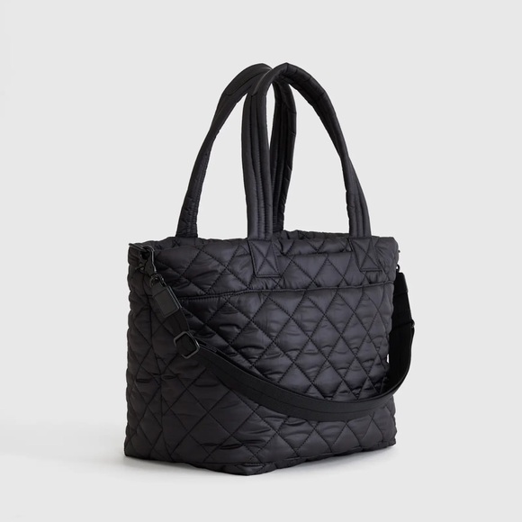 QUINCE Transit Quilted Carry-All Tote Black - Picture 3 of 12